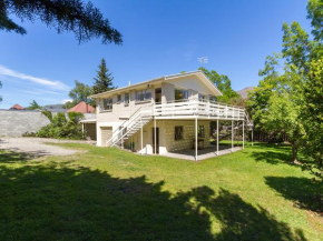 Beacon Point Beauty - Wanaka Holiday Home